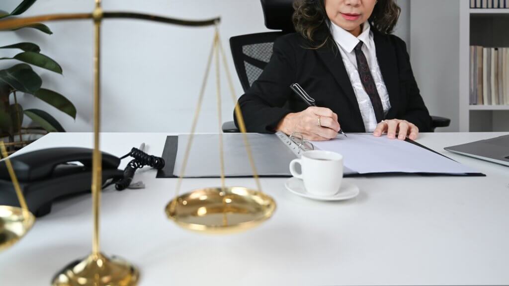 What Does a Personal Injury Lawyer Do?